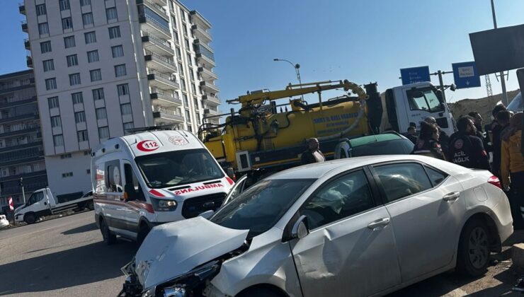 Siirt’te İki Araç Çarpıştı: 4 Yaralı