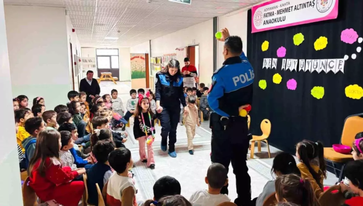 Adıyaman’da Polis Ekipleri Anaokulu Öğrencilerine Çocuk Güvenliği, Polislik Mesleğinin Tanıtımı, Güvenli Oyun Alanları Konularında Eğitim Verdi