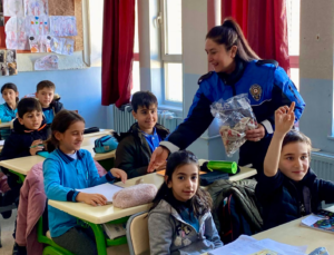 Tatvan Polisi Öğrencilerle Buluştu