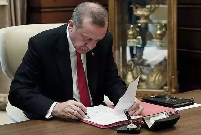 Cumhurbaşkanı Erdoğan O İsmi Görevden Aldı