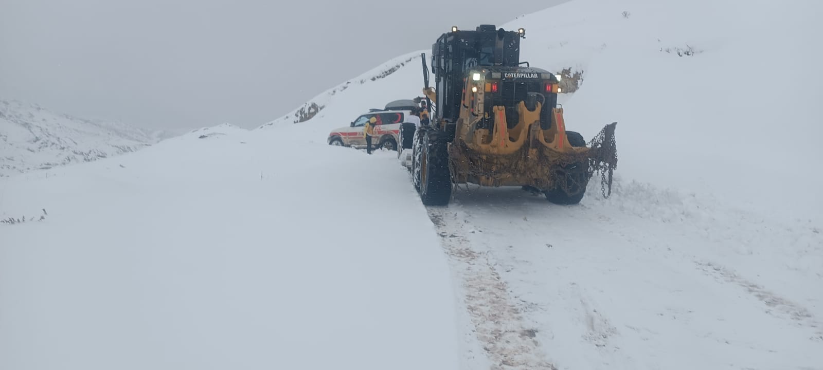 Siirt’in O İlçesindeki Hasta Yoğun Kar Mücadelesini Aşıp Hastaneye Ulaştırıldı