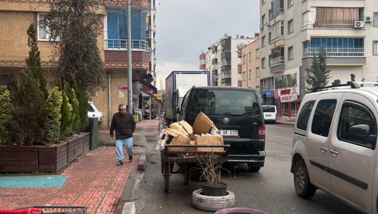 Siirt’te Topladığı Kartonlarla Geçim Sağlıyor