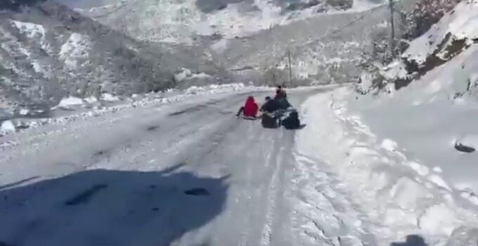 Siirt’te Yol Açma Çalışmaları Esnasında Çekilen Görüntüler Yüzleri Güldürdü