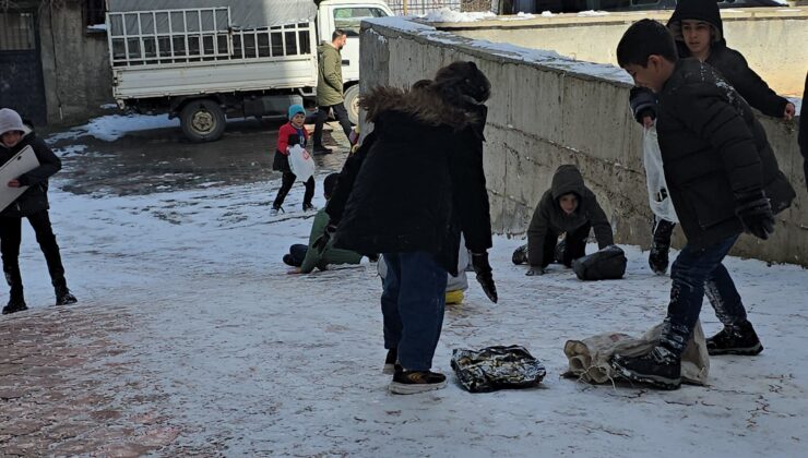 Siirt’te Çocuklar Eski Usül Yöntemlerle Kaydı