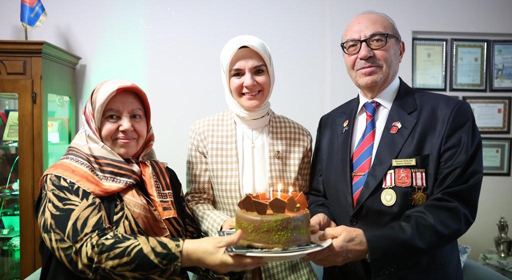 Aile ve Sosyal Hizmetler Bakanımız Göktaş’tan evliliklerinin 50. Yılını Kutlayan Küçük Çiftine Sürpriz Ziyaret