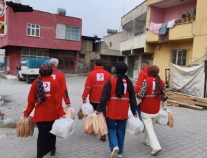 Siirt Kızılay’dan Dumlupınar Mahallesi’nde İftar Yemeği Dağıtımı