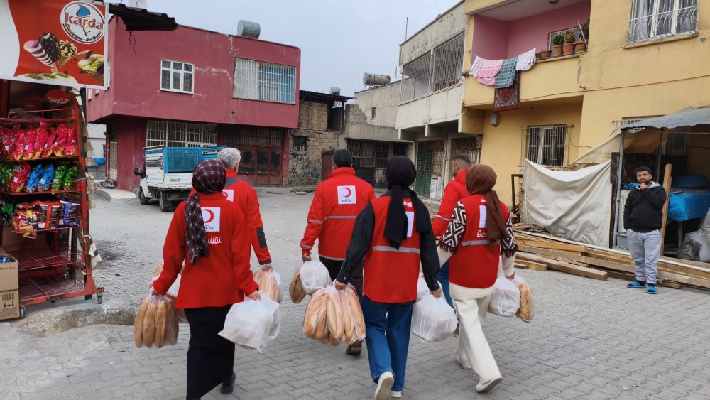 Siirt Kızılay’dan Dumlupınar Mahallesi’nde İftar Yemeği Dağıtımı