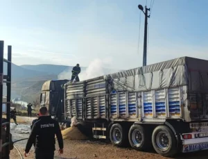 Siirt’te arpa yüklü tır alev alev yandı