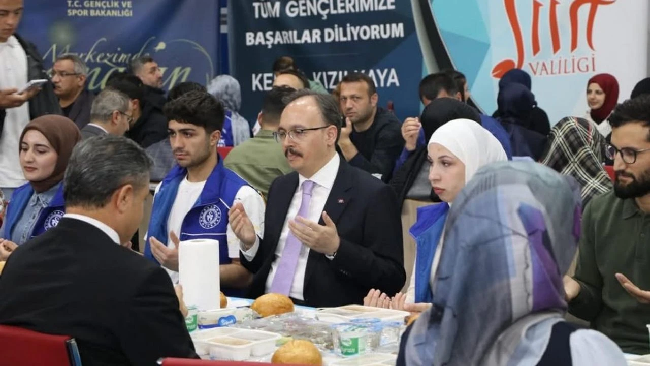 Vali Kızılkaya gençlerle iftarda buluştu